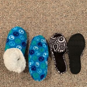 2 PAIRS OF WOMENS SLIPPERS SIZE 5-6 AND MEDIUM